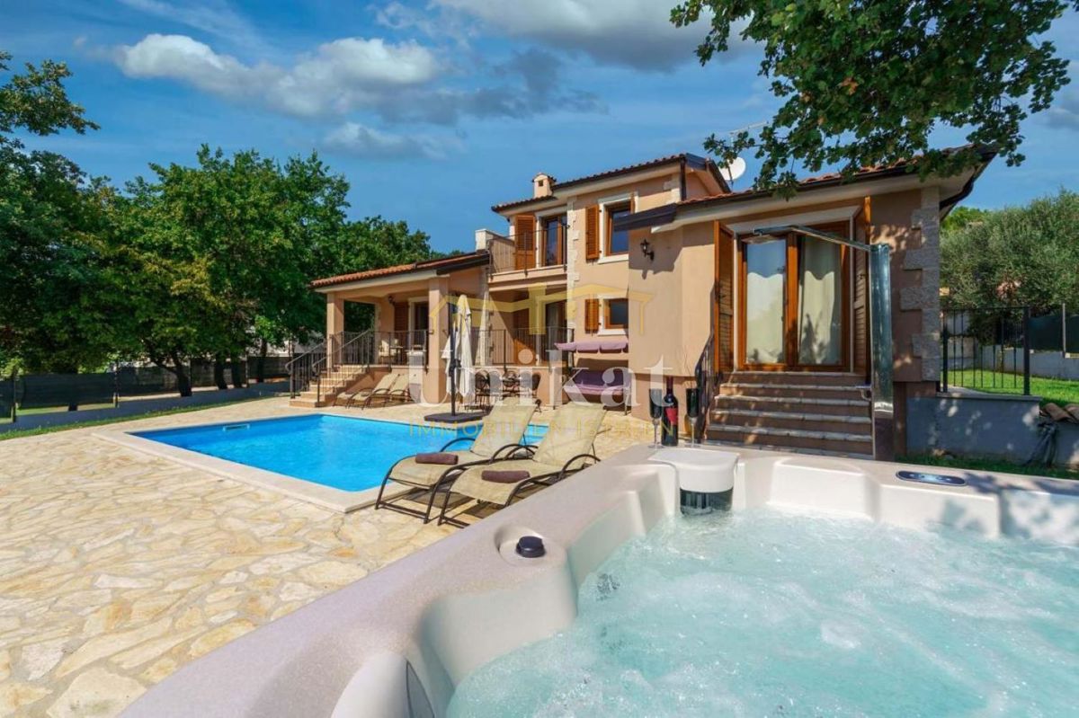 Casa con piscina vicino a Poreč